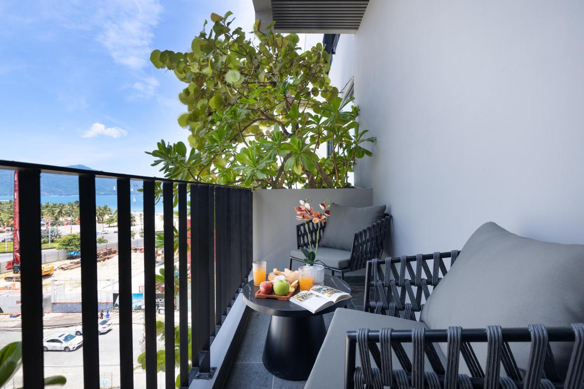 Jbay Beachfront Boutique Hotel Дананг Экстерьер фото