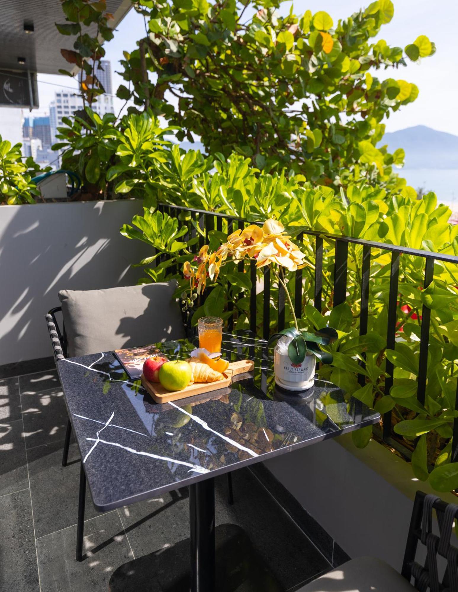 Jbay Beachfront Boutique Hotel Дананг Экстерьер фото
