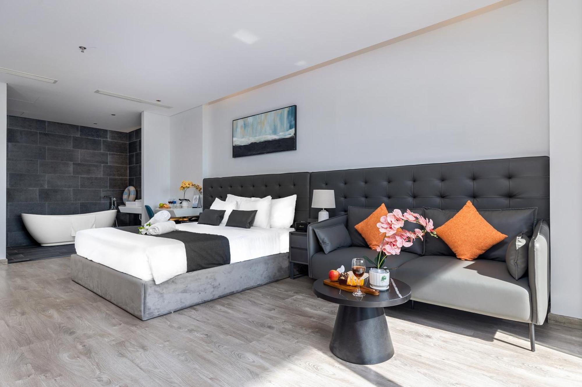 Jbay Beachfront Boutique Hotel Дананг Экстерьер фото
