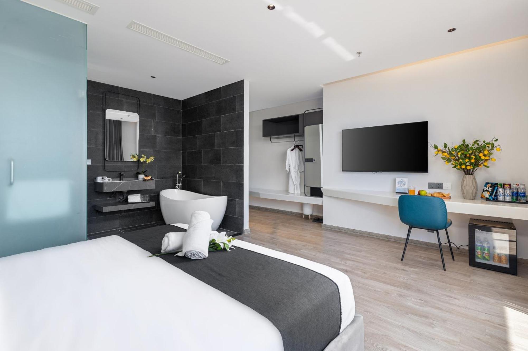 Jbay Beachfront Boutique Hotel Дананг Экстерьер фото