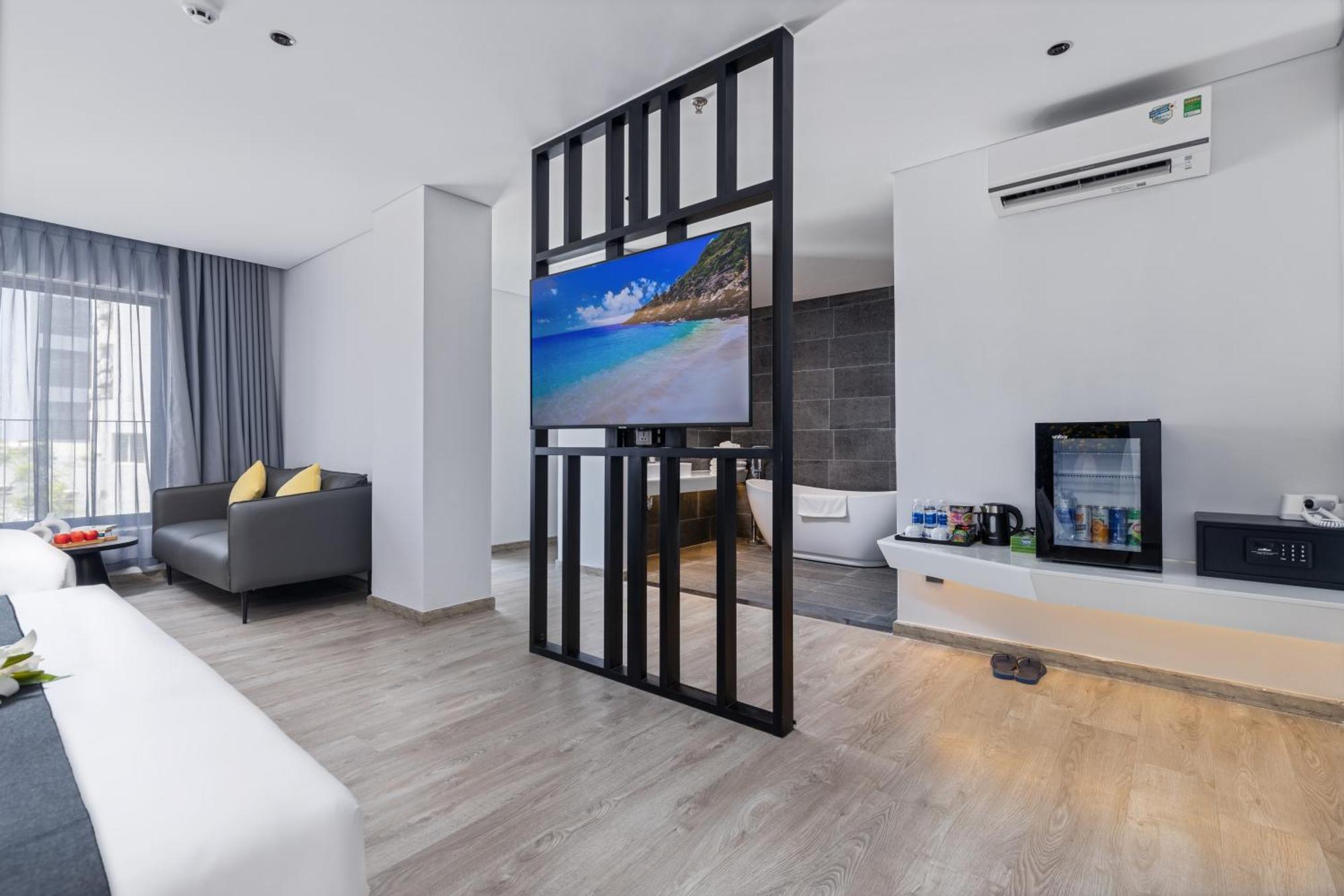 Jbay Beachfront Boutique Hotel Дананг Экстерьер фото